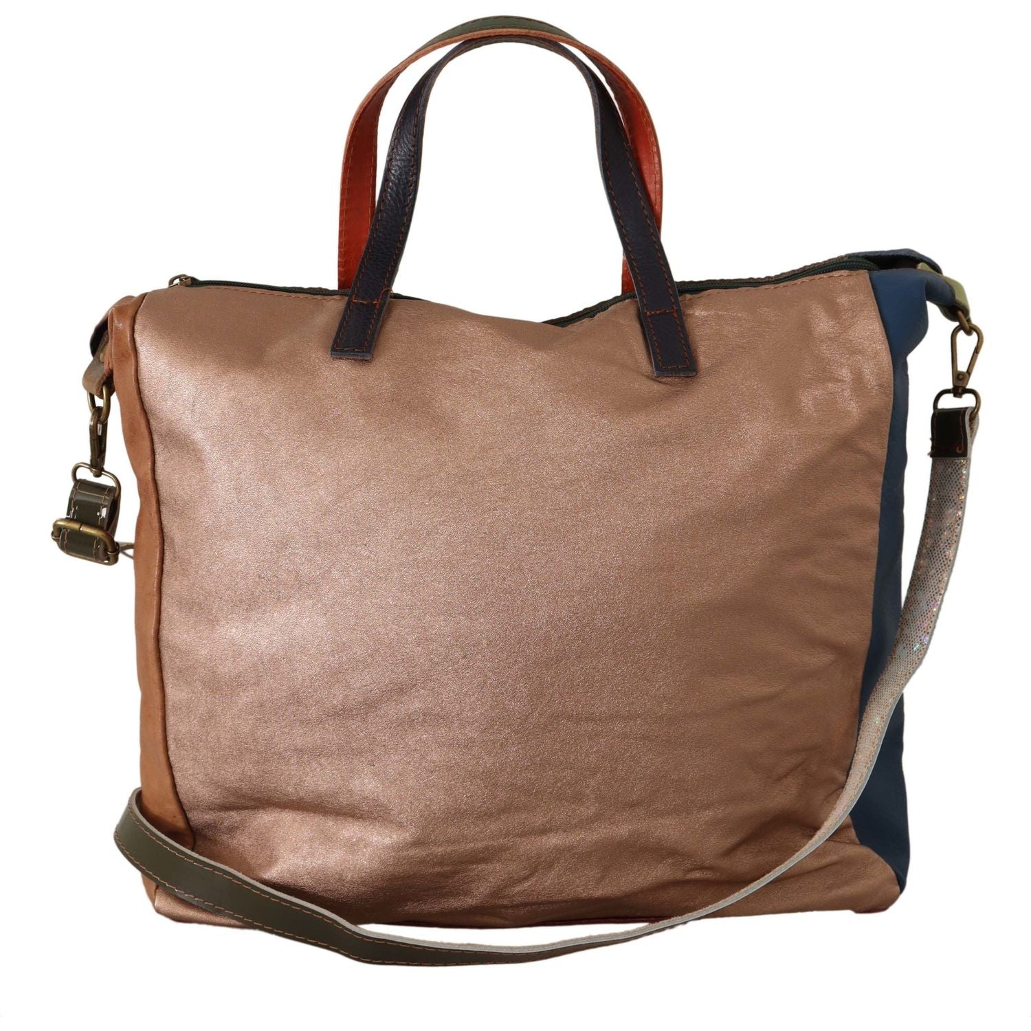 Front view with bag zipped and handles upright.