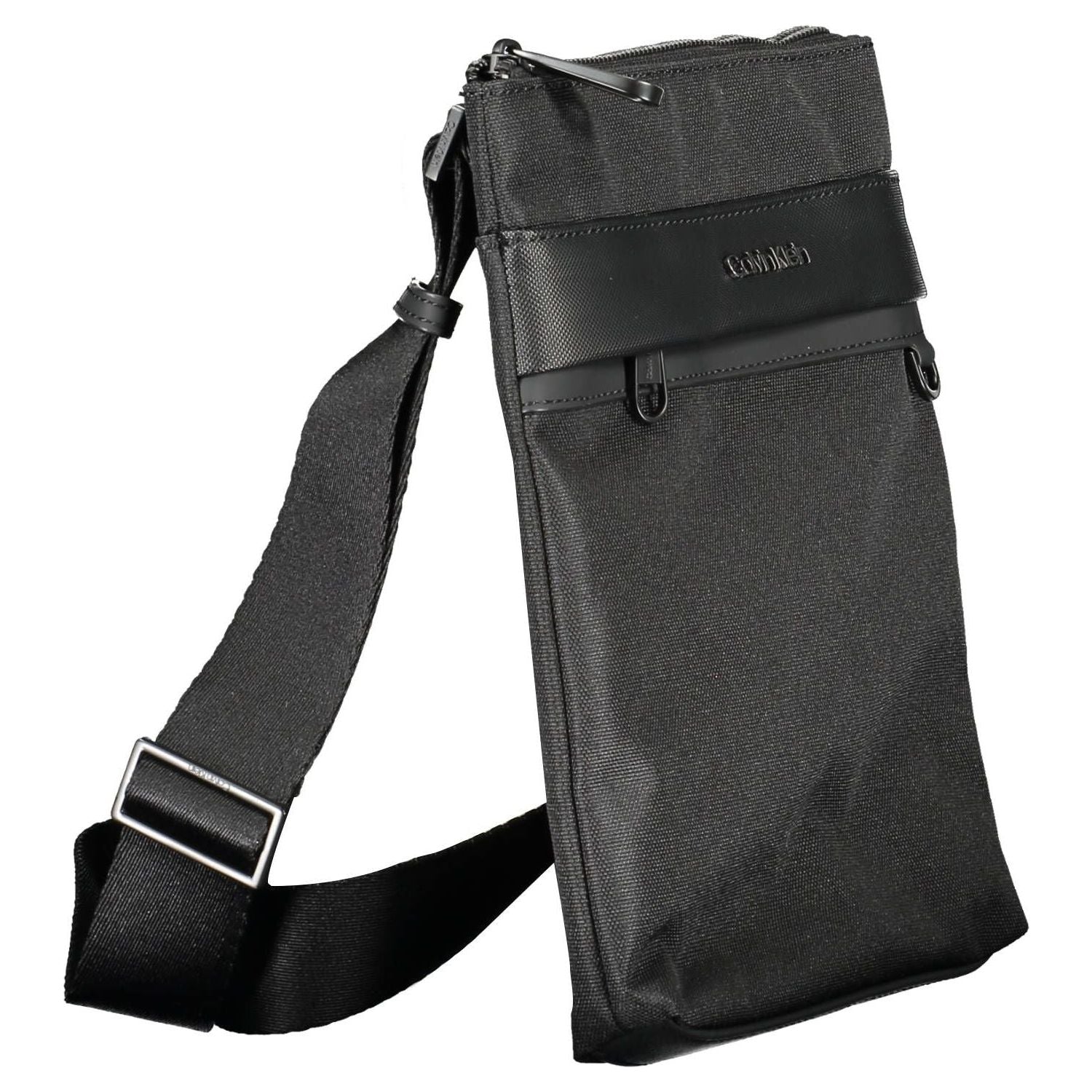 Front view with bag zipped and handles upright.