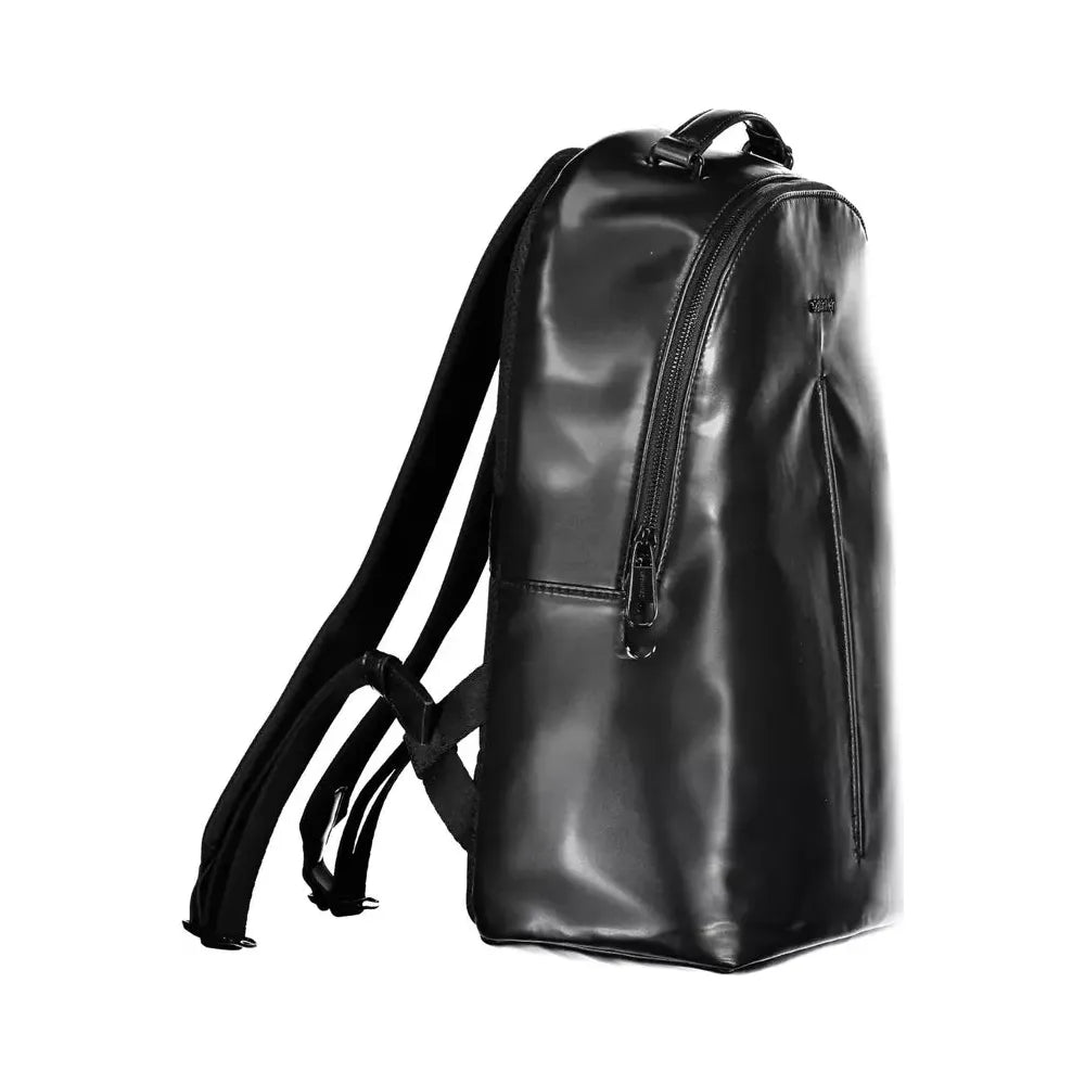 Front view with bag zipped and handles upright.