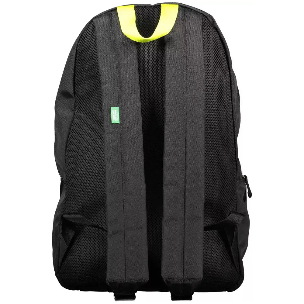 Front view with bag zipped and handles upright.